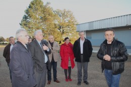 Le personnel de l'ENAC a participé à l'accueil des visiteurs (ici, M. Norbert Cardona présentant la plateforme).