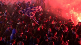 Les supporters bastiais intimident les clubs visiteurs en faisant éclater des engins pyrotechniques à leur arrivée et durant le match dans leur tribune..